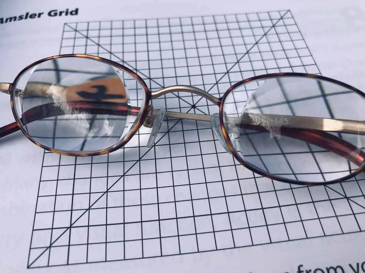 image of eyeglasses on an Amsler grid